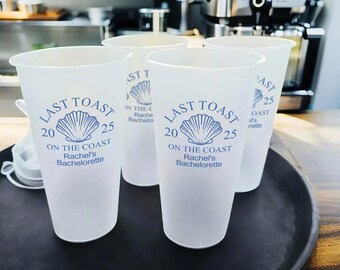 Letzter Toast an der Küste Bachelorette Party Frosted Plastikbecher, Strand Bachelorette Martini-Tassen, Küsten Bachelorette Geschenk, Hen Party Favor