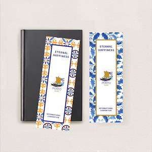 Puede incluir: Dos marcapáginas con el texto "Eternal Happiness" y "Porto 2021". Uno tiene un diseño de azulejos azules y naranjas, el otro un patrón floral azul. Ambos tienen una ilustración de barco.
