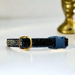 Shimmering Nightfall: collare per gatti in velluto blu navy con lurex dorato, collare per gattini in velluto, collare di sicurezza per gatti Breakaway, collare di lusso per animali domestici.
