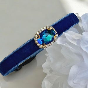 Blue Enchantment Katzenhalsband - Blaues Samt-Regenbogen-Strassstein-Haustierhalsband, kleines Hundehalsband, Breakaway-Kätzchenhalsband, Üppiges Samt-Katzenhalsband.
