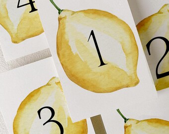 Plantilla de números de mesa para bodas con diseño de limones, tarjetas de números de mesa en amarillo cítrico mediterráneo, números imprimibles y editables, Canva, descarga instantánea.