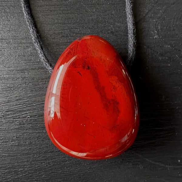 Pendentif en jaspe rouge de 1,1 po. pour la protection du collier en jaspe percé