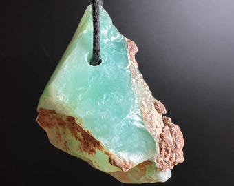 Hanger van ruwe chrysopraas | 4 cm | geboorde stenen ketting