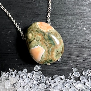 Australische ryoliethanger | Druppelketting groene jaspis | Hartchakrakristal | Stier Boogschutter cadeau | Geboorde edelsteen