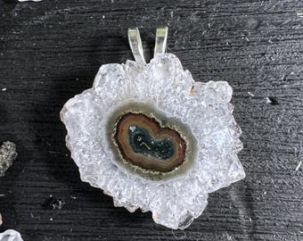 Amethist stalactiet hanger wit 2 cm | Kristallen bloemschijf | 925 zilveren oogje | Uruguay