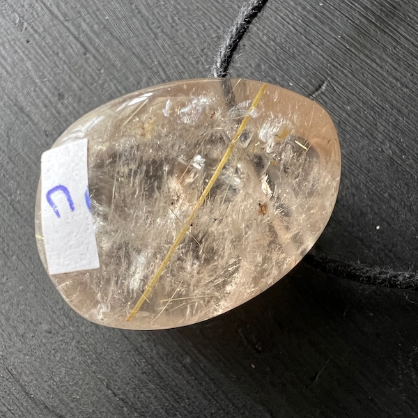 Pendentif en quartz rutile doré avec cordon et longueur réglable