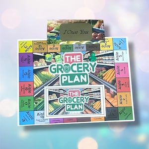 K&ouml;nnte beinhalten: Ein farbenfrohes Spielbrett mit einem Lebensmittelgesch&auml;ft-Thema. Das Brett hat einen Titel, der "The Grocery Plan" lautet und verschiedene G&auml;nge eines Lebensmittelgesch&auml;fts zeigt. Das Brett ist f&uuml;r ein Spiel konzipiert.