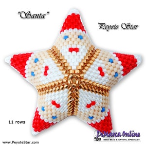 Puede incluir: Un adorno de estrella de cuentas rojo, blanco y azul con una cara de Papá Noel en el centro. La estrella tiene 11 filas de cuentas y está hecha en punto de peyote. El texto "Santa" y "Peyote Star" es visible en la imagen.