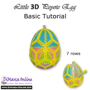 Könnte beinhalten: Ein 3D-Perlen-Ei-Anhänger in einem Peyote-Stichmuster. Das Ei ist aus Perlen in den Farben Gelb, Blau, Grün und Rosa gefertigt. Das Ei ist 7 Reihen hoch und hat eine kleine Schlaufe oben zum Aufhängen. Das Bild zeigt auch das Ei geöffnet, um das Innere zu enthüllen.