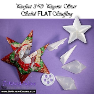 Pode incluir: Uma estrela de Natal com contas com um desenho de Papai Noel, juntamente com componentes de estrela de pl&aacute;stico branco e o texto "Perfect 3D Peyote Star Solid FLAT Stuffing" em um fundo roxo. A estrela &eacute; vermelha, verde e dourada.