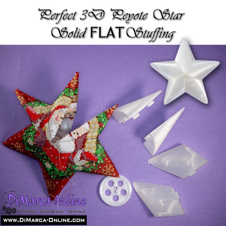 Pode incluir: Uma estrela de Natal com contas com um desenho de Papai Noel, juntamente com componentes de estrela de pl&aacute;stico branco e o texto "Perfect 3D Peyote Star Solid FLAT Stuffing" em um fundo roxo. A estrela &eacute; vermelha, verde e dourada.