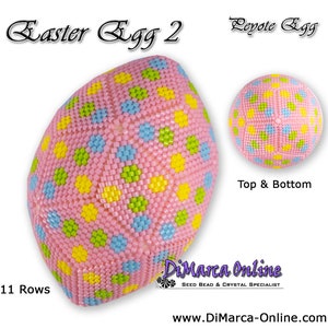 Könnte beinhalten: Ein pinkfarbenes, geperltes Osterei mit einem Muster aus gelben, grünen und blauen Perlen. Das Ei ist 11 Reihen hoch und wird mit dem Peyotestich hergestellt. Die Ober- und Unterseite des Eies sind auf einem separaten Bild dargestellt.