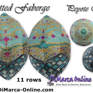以下が含まれることがあります： ターコイズ、ゴールド、シルバーのデザインが施されたビーズの卵。卵は2つの異なる角度から表示され、卵の上部と下部も表示されています。卵は11列の高さです。画像の上部に「Netted Faberge Lepote Egg」というテキストが表示されています。