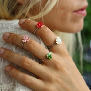 Adjustable ring with real pressed flower | + colors available | Handmade resin ring with colored flower | Floral ring |