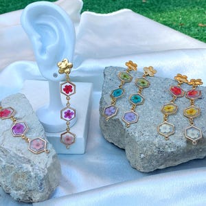 Handmade Floral Earrings with Real Dried Flowers - Golden Flower Design | Resin Jewelry | Original Gift Idea for Women