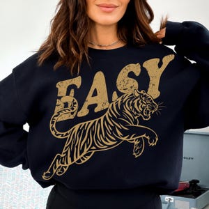 Easy Tiger SVG PNG, Tigre Retro Boho Desgastado SVG, Camiseta Easy Tiger, SVG de Moda, Gráfico Animal Vintage PNG, Hippie PNG, Camiseta Sarcástica