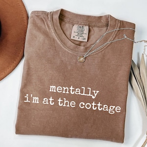 Puede incluir: Un juego de tres tazas de cer&aacute;mica con un acabado moteado y mate. Las tazas son en tonos crema, gris claro y gris oscuro. Cada taza tiene un dise&ntilde;o simple y minimalista.