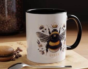 Caneca de café com estampa floral de abelha rainha, presente para amantes da natureza.