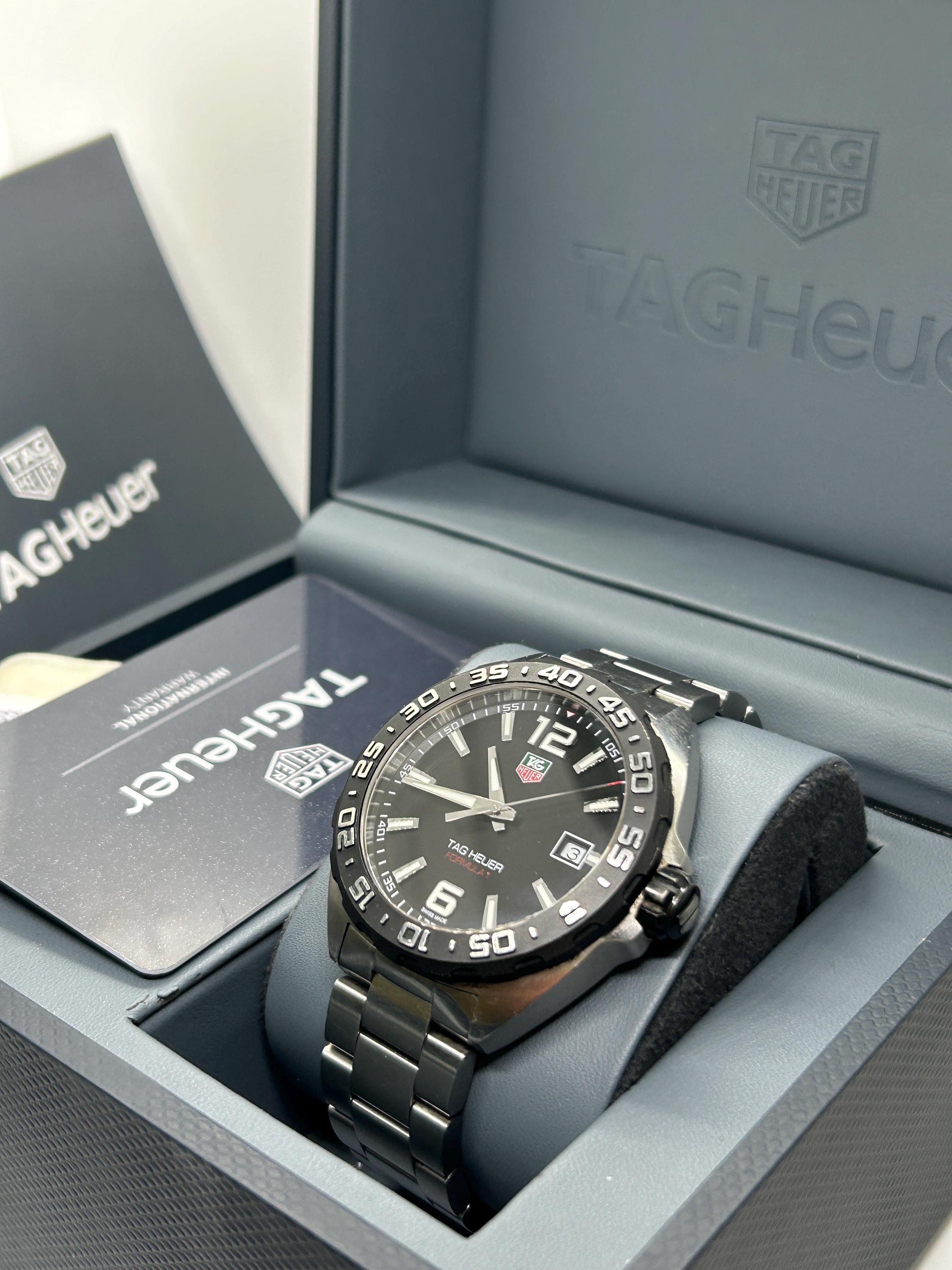 Beautiful women’s Tag Heuer watch for sale w/ all boxes & paperwork. Rarely worn Women main image 3