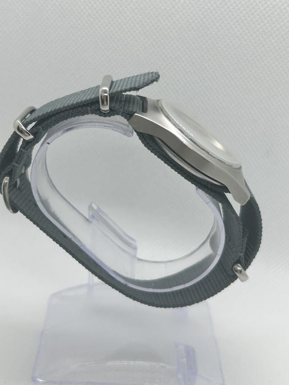 British Military issue CWC w10 2004 quartz watch - image 14