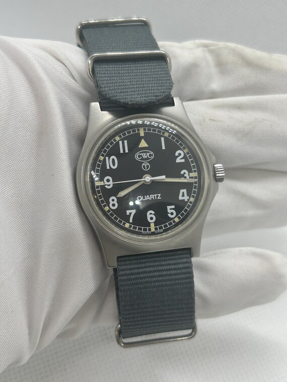 British Military issue CWC w10 2004 quartz watch - image 13