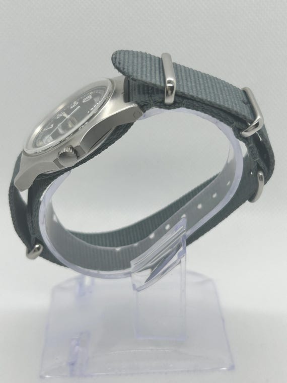 British Military issue CWC w10 2004 quartz watch - image 4