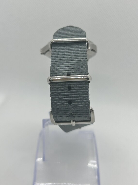 British Military issue CWC w10 2004 quartz watch - image 7