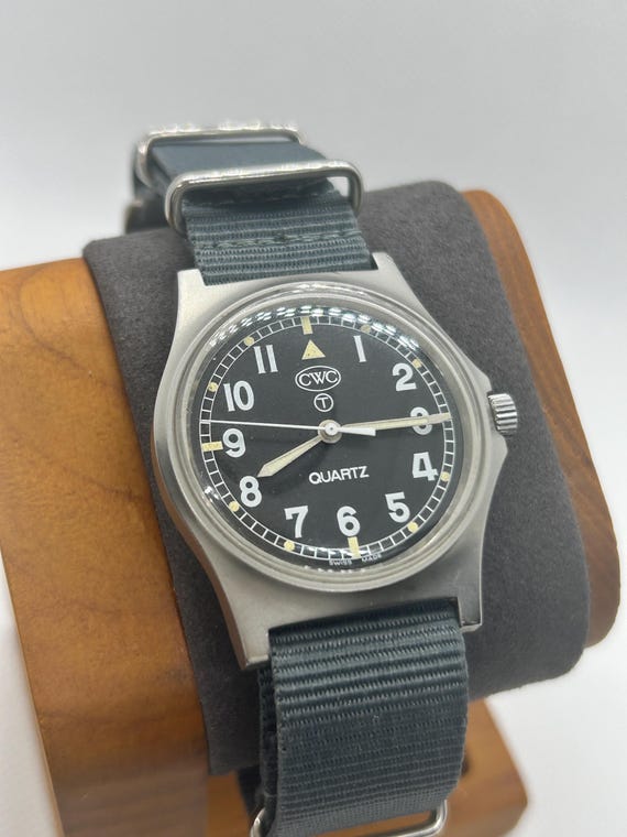 British Military issue CWC w10 2004 quartz watch - image 3
