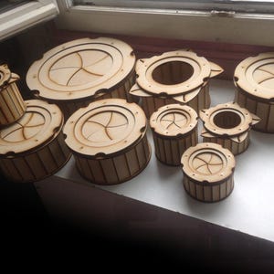 Lot de boîte Iris découpée au laser SVG | Coffrets cadeaux mécaniques à couvercle torsadé | Petit, moyen, grand format | Fichiers compatibles Glowforge et CNC