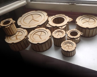 Laserskuren irislåda SVG-paket | Mekaniska presentaskar med vridlock | Små, medelstora och stora storlekar | Glowforge- och CNC-klara filer