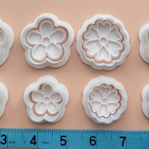 Emporte-pièces petites et mini fleurs avec tampons
