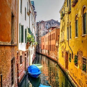 Venice Canal Wall Art Print Set – Italian Cityscape Photography, 5-Image Travel Decor, Home Wall Hanging Gift for Art Lovers