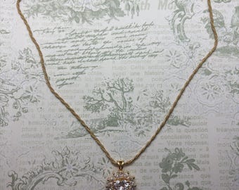 Colar vintage Elizabeth Taylor by Avon Radiance com pingente de coração em zircônia cúbica dourada e zircônia cúbica em formato de coração