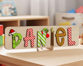 Personalisiertes Namenspuzzle aus Holz: Grinses Weihnachtsthema