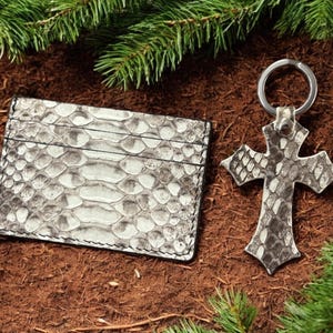 Coffret cadeau porte-cartes et porte-clés en forme de croix en python véritable - Accessoires exotiques pour hommes cousus à la main