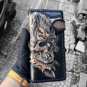 Cartera larga de piel con grabado de calavera Joker y encaje, cartera larga tallada a mano, cartera larga de piel italiana curtida con vegetales para hombres y mujeres