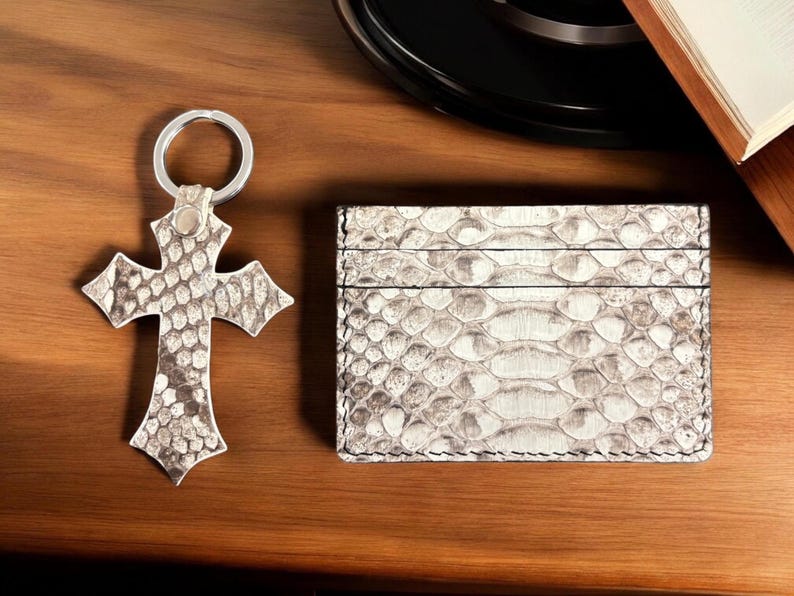 Cadeauset echte python-kaarthouder en kruissleutelhanger - handgestikte exotische herenaccessoires afbeelding 5