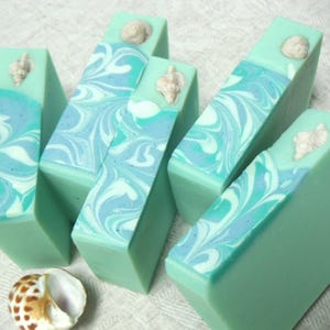 Beach Soap / Fresh Water Scent / Comes with small seashell soap embed / Handmade Shell Soap Bar