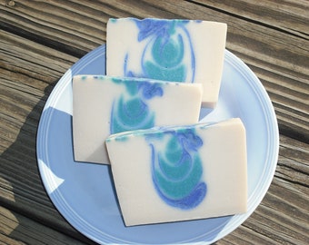 Sandalwood Soap / Classic Mens Soap / Masculine scent / Artisan Cold Process Handmade Soap
