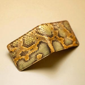 Portafoglio in pelle con motivo pitone fatto a mano / Portafoglio da uomo marrone a due ante / Regalo esotico di lusso