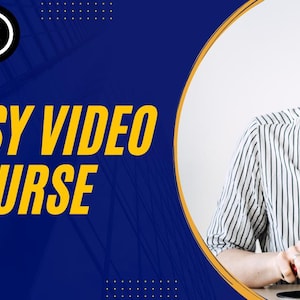 Könnte beinhalten: Werbung für einen Etsy-Videokurs mit einer Frau in einem gestreiften Hemd. Der Text "Etsy Video Course" steht in großen gelben Buchstaben auf dunkelblauem Hintergrund. Ein "Sonderangebot"-Badge und das Etsy-Logo sind ebenfalls zu sehen.