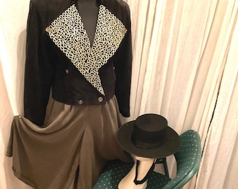 Costume Vaquero Western Annie Oakley rodeo princess cowgirl black suede gold trim jacket olive divided skirt black hat  women sz 12 L