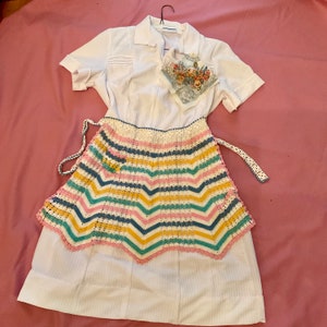Diner waitress 50-60s Flo Alice vintage white dress uniform crochet apron hanky pin women’s sz. M 10?