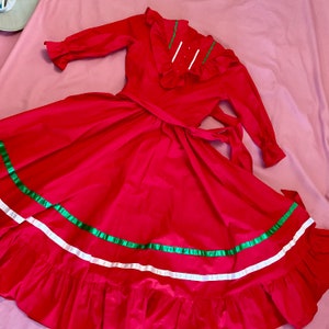 red green and white dress Kampfrau dress: Embrace Medieval Style & Bold Colors