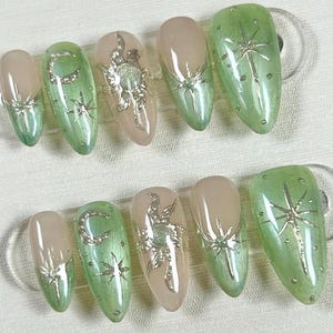 Aura Green Cat Eye Press On Nails Short Almond Nails, Sun Star Nails, 3D Chrome Nails, Aura Nails, Gold Nails, Summer Nails, Cat eye nails