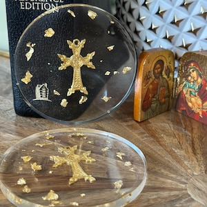Posavasos en forma de cruz de epoxi hecho a mano con detalles dorados, opción de regalo religioso