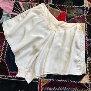 Vintage 20s Ivory Silk + Peek-A-Boo Crochet Sides Tap Pants Lingerie Shorts XXS XS