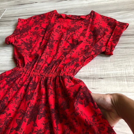 80s Red + Black Rose Print Elastic Waist Dress wi… - image 2