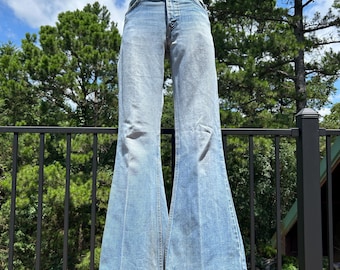 Vintage jaren 70 Levi's 917 oranje tab vervaagde mid-rise uitlopende bell Bottom jeans VS 28 x 31