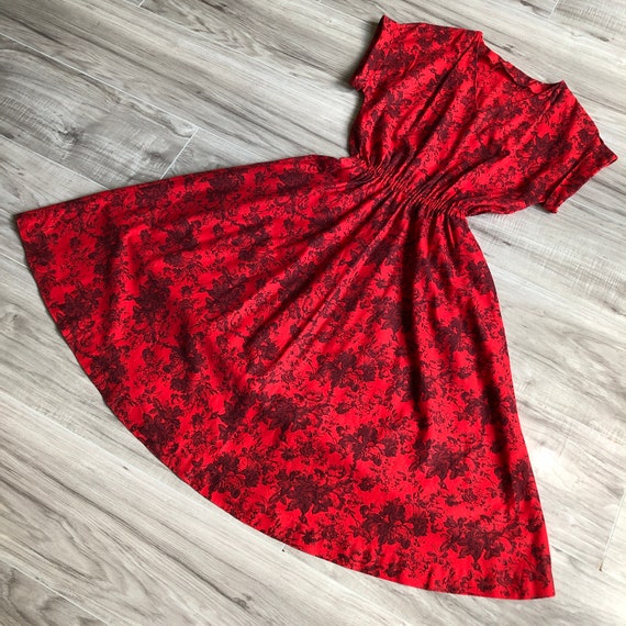 80s Red + Black Rose Print Elastic Waist Dress wi… - image 3